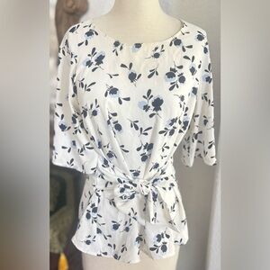 Ann Taylor Tulip Floral Print Women's Top - White, Blue & Black Size L